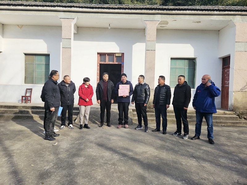 愛(ài)心點(diǎn)燃希望，真情傳遞溫暖 ——漁業(yè)公司倡議捐助并慰問(wèn)患病員工